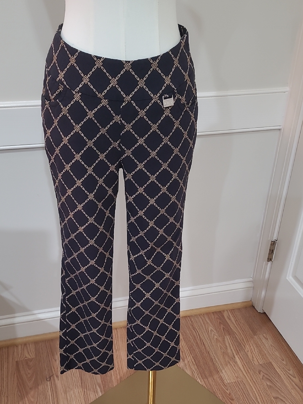Lulu-B Navy Chain-Link Pattern Pull-On Cropped Pants - Size 8